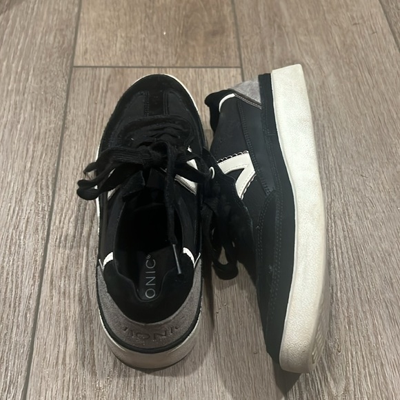 Vionic Pre-Owned 8.5Stylish Black and white Sneakers - Picture 8 of 10